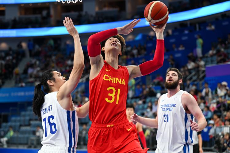 “跨界明星制霸下路：开云体育细数某国脚在电竞练习中意外展现补刀能力被战队签下”